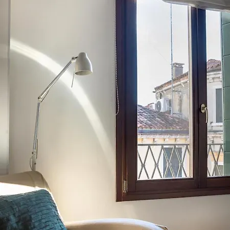 Ferienwohnung Mansardina - 1 Min From Accademia - Duplex Stylish And Cosy Venedig Exterior foto